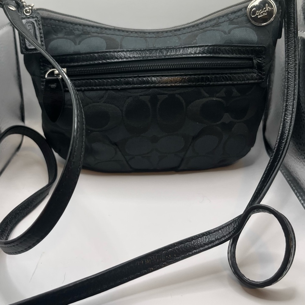 Vintage Coach Elegant Black Crossbody Bag in excellent condition!
